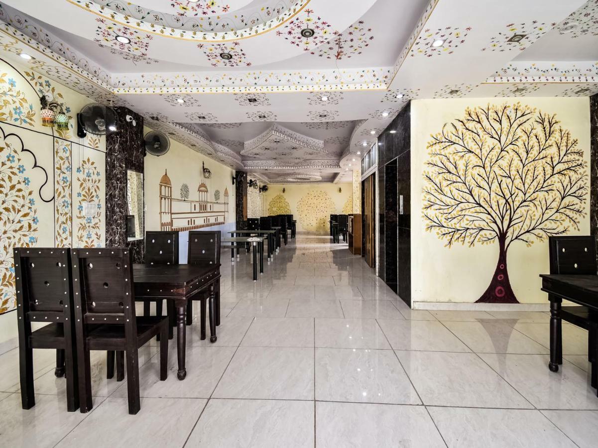 Oyo 48665 Kesar Palace Ámbér Kültér fotó